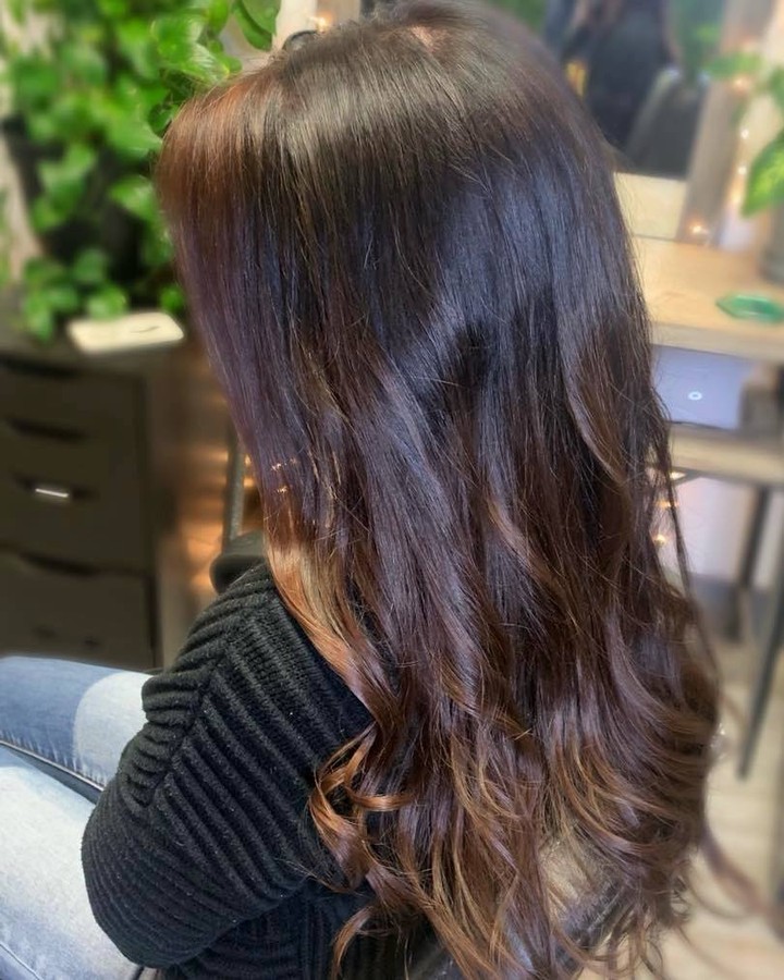Dolled Up Salon in Clearwater Florida provides blowouts, haircuts, professional color, extensions, and more.